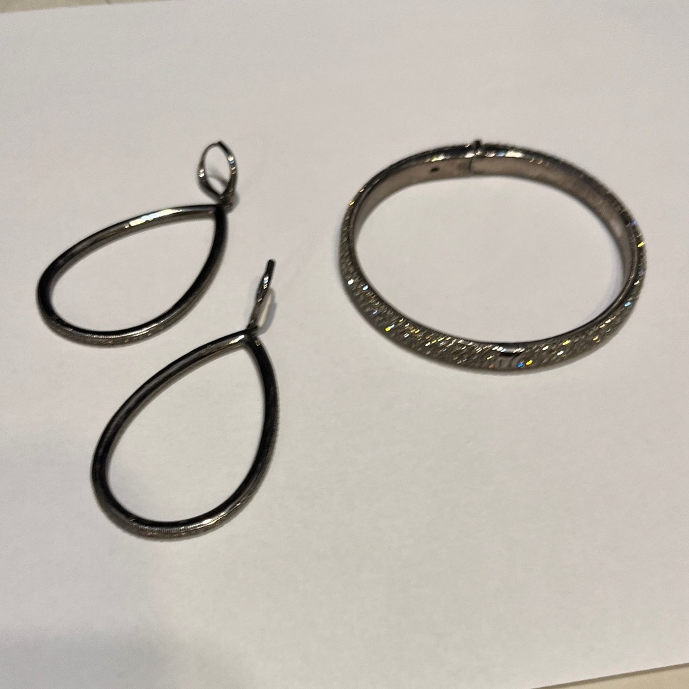 Bracelet and drop earrings - Picture 2 of 8
